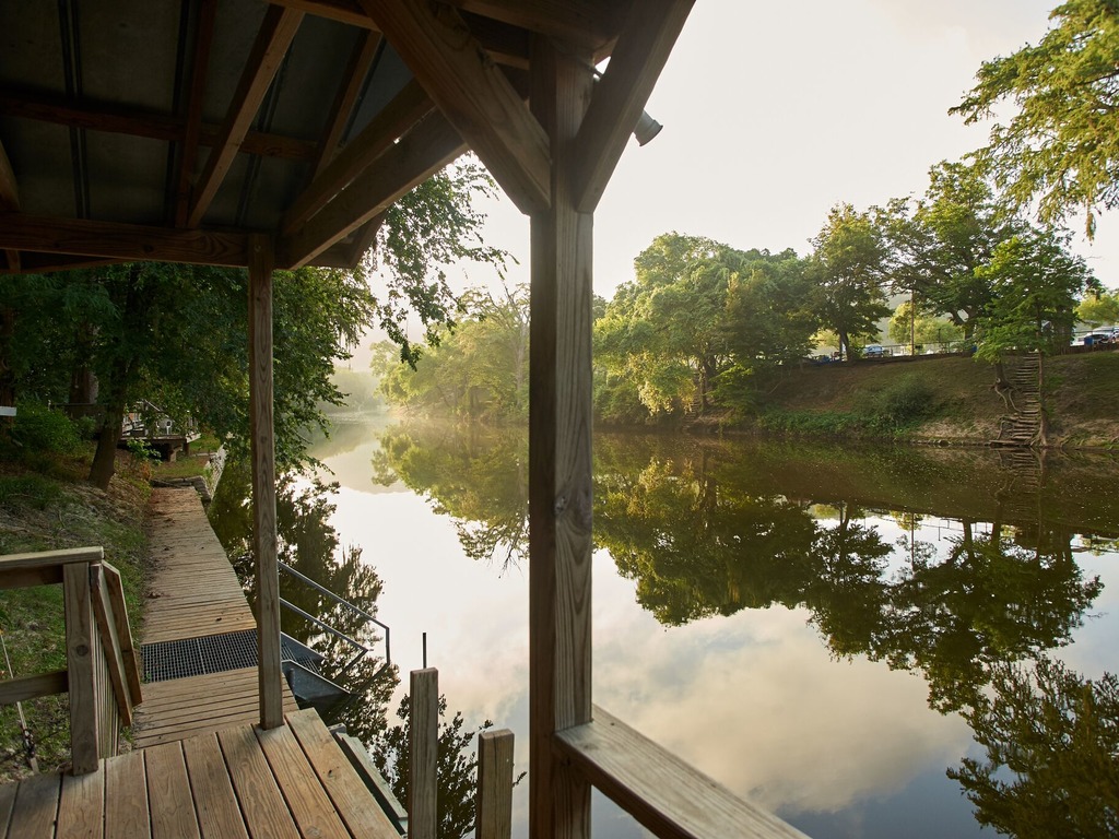 PRD 923 Leaning Oak      Vacation Rental in New Braunfels - RedAwning