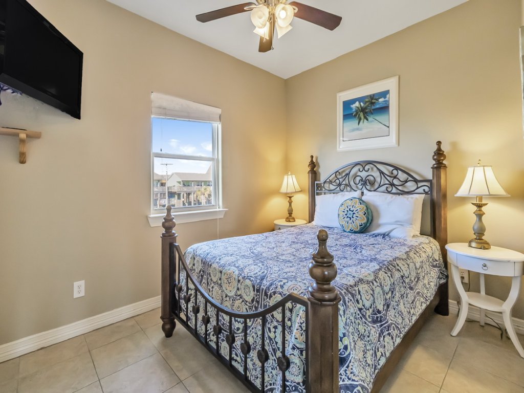 Parrot Head Vacation Rental in Texas - RedAwning