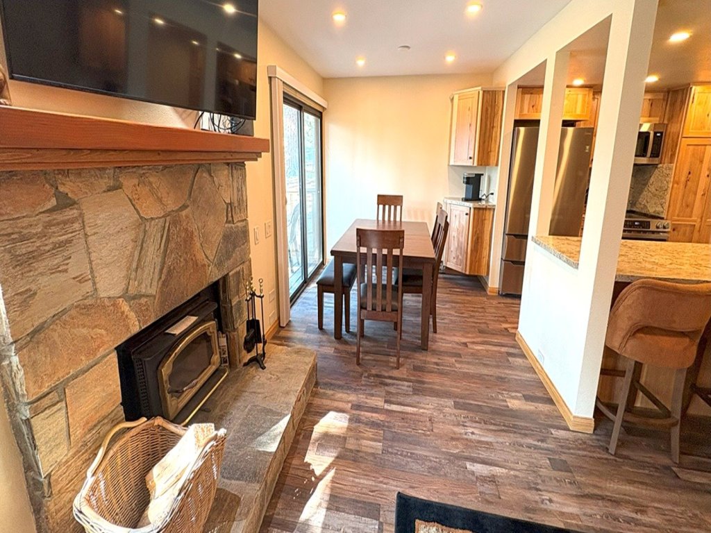 111 Premium Vacation Rental in Mammoth Lakes - RedAwning
