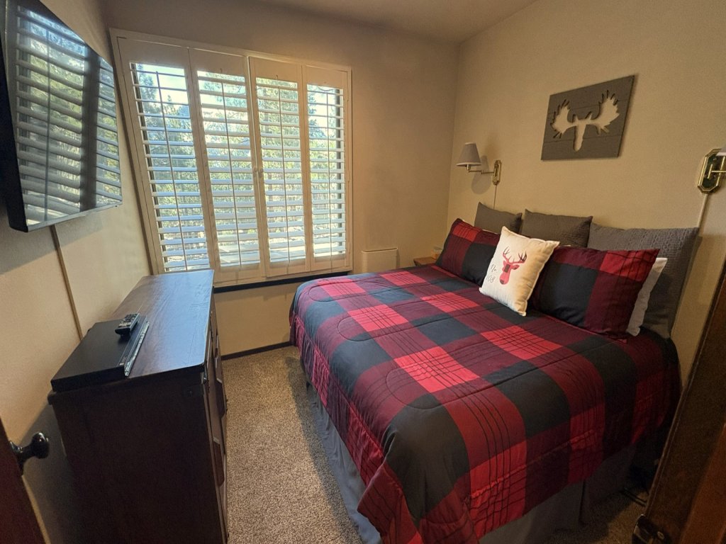 108 Standard Vacation Rental in Mammoth Lakes - RedAwning