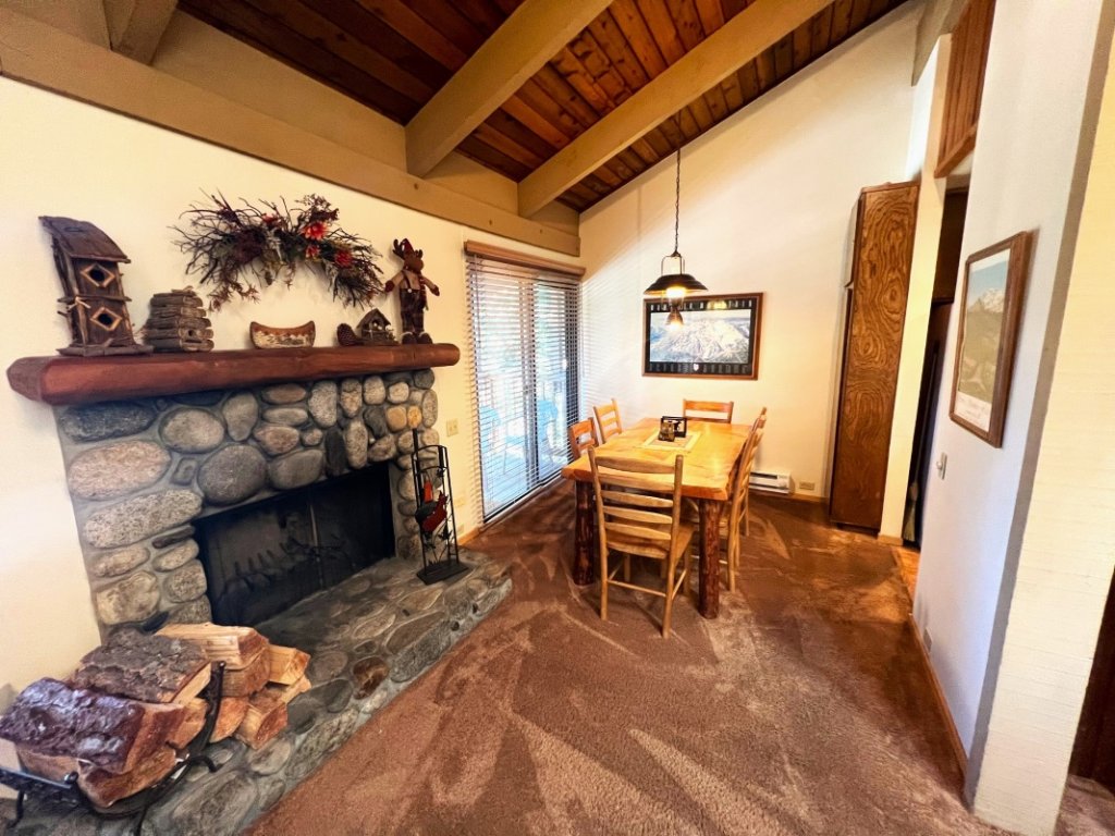 138 Standard Vacation Rental in Mammoth Lakes - RedAwning