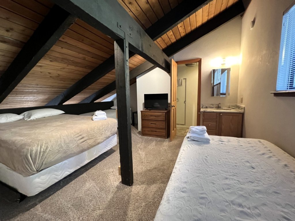 146 Standard Vacation Rental in Mammoth Lakes - RedAwning