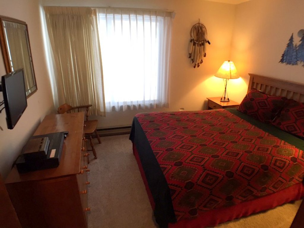 147 Standard Vacation Rental in Mammoth Lakes - RedAwning