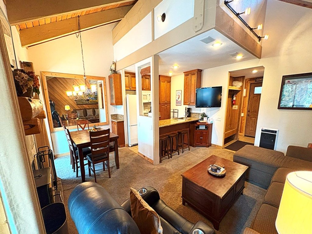 124 Premium Vacation Rental in Mammoth Lakes - RedAwning