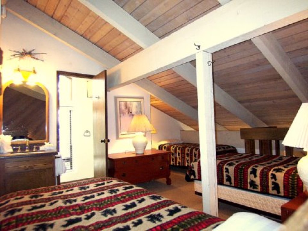 156 Standard Vacation Rental in Mammoth Lakes - RedAwning