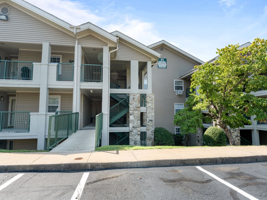 HHL-H2 -Carefree Getaways Vacation Rental in Branson - RedAwning
