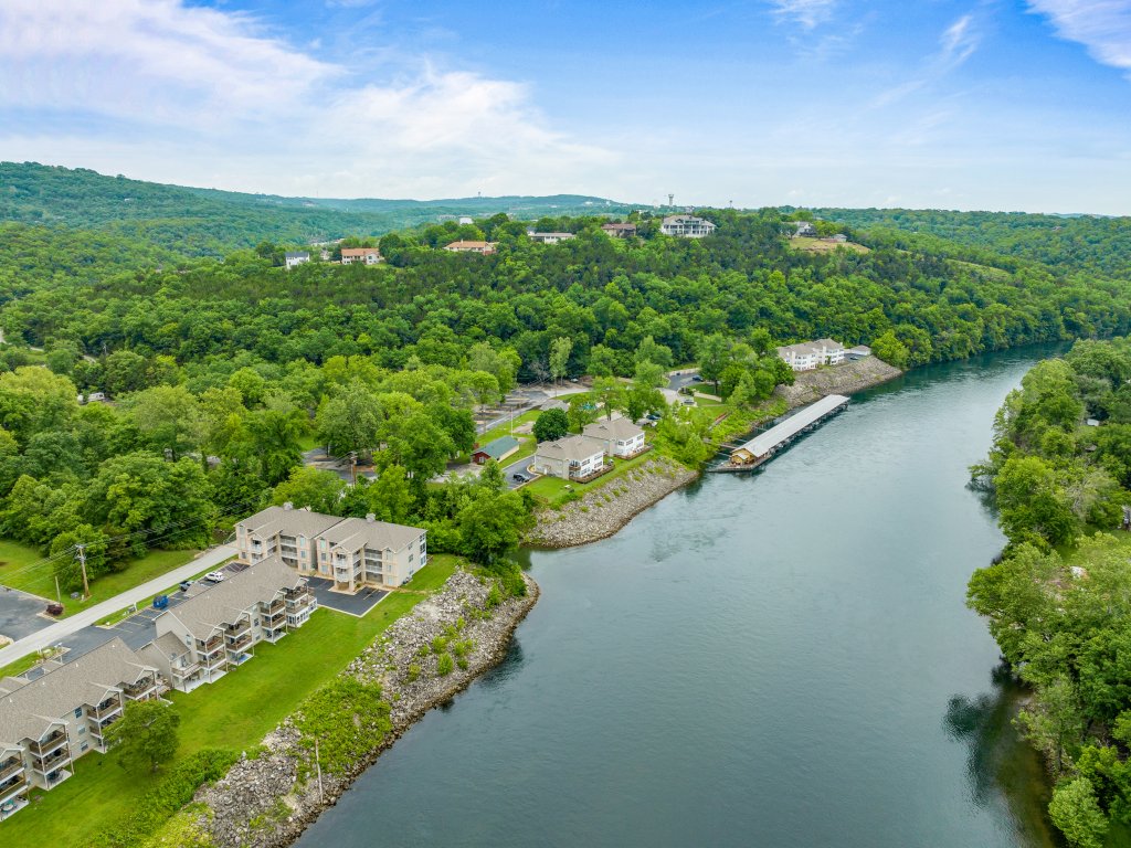 FC71-6 -Fort Taneycomo Vacation Rental in Branson - RedAwning
