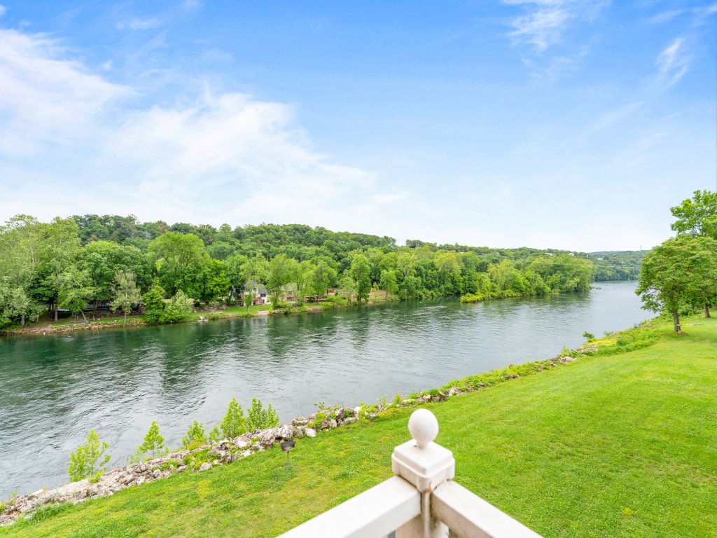 FC71-6 -Fort Taneycomo Vacation Rental in Branson - RedAwning