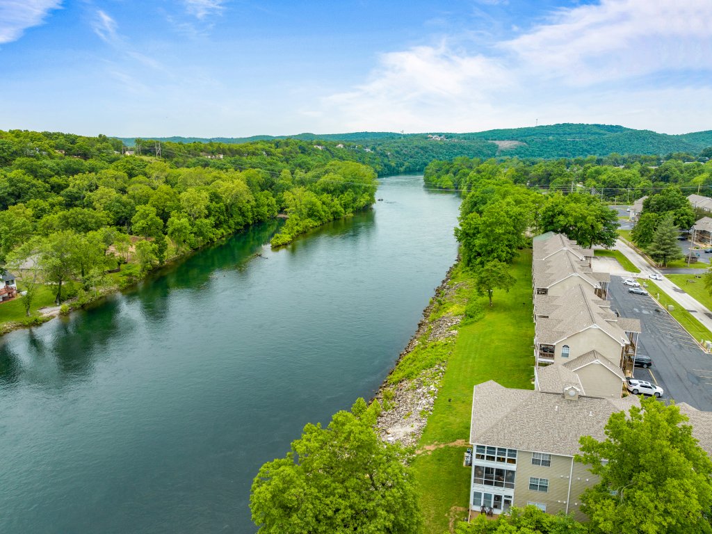 FC71-6 -Fort Taneycomo Vacation Rental in Branson - RedAwning