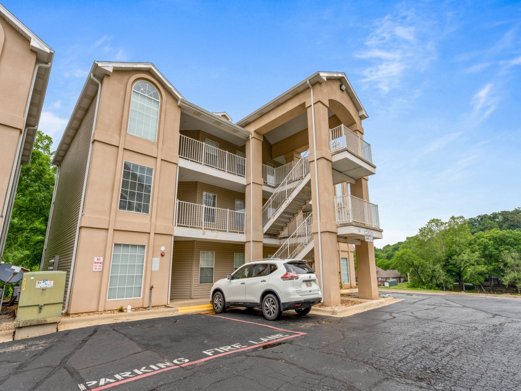 FC71-6 -Fort Taneycomo Vacation Rental in Branson - RedAwning