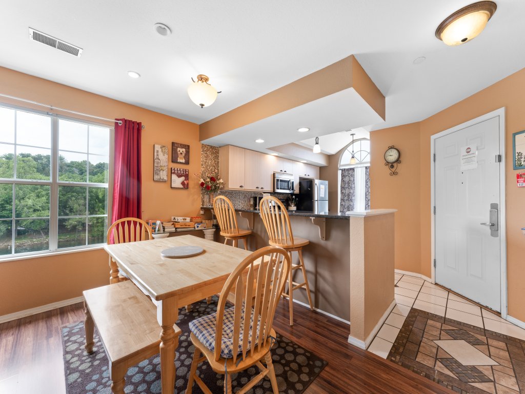 FC71-6 -Fort Taneycomo Vacation Rental in Branson - RedAwning