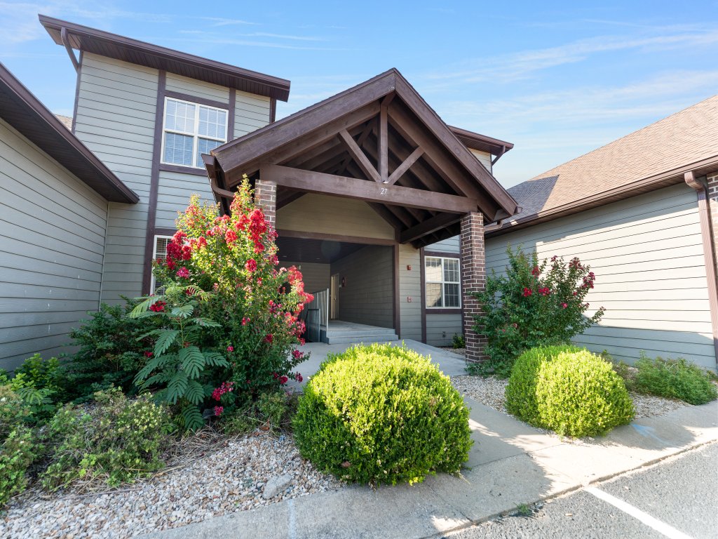 SB27-3 -Puttin on the Green Vacation Rental in Branson West - RedAwning