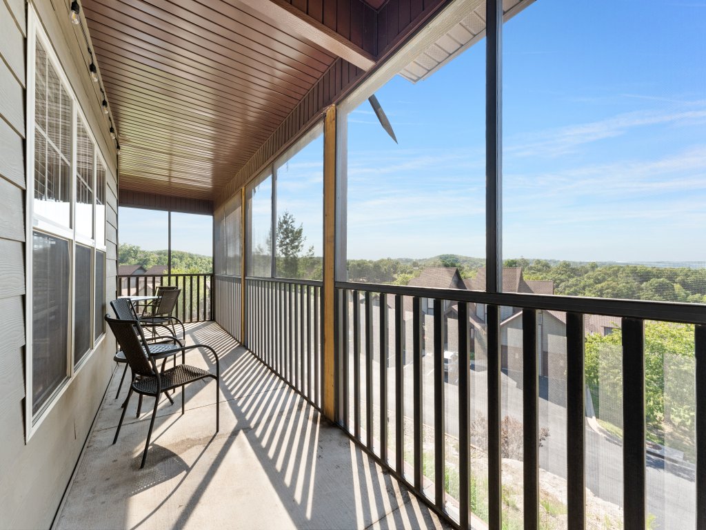 SB27-3 -Puttin on the Green Vacation Rental in Branson West - RedAwning