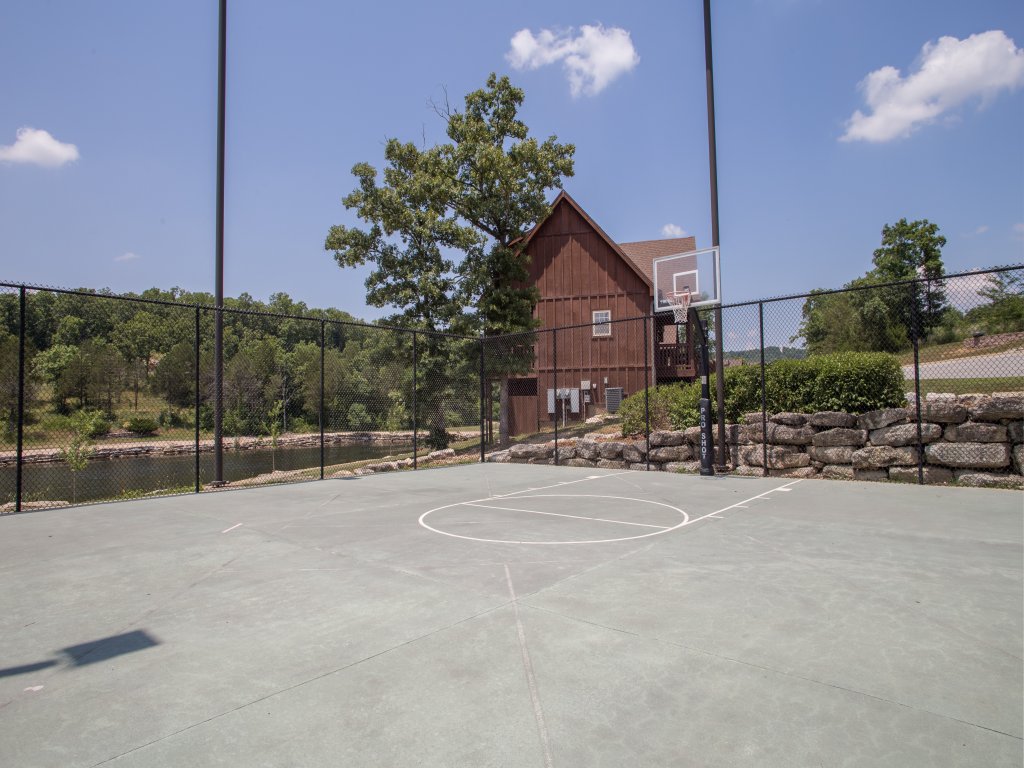 SB27-3 -Puttin on the Green Vacation Rental in Branson West - RedAwning