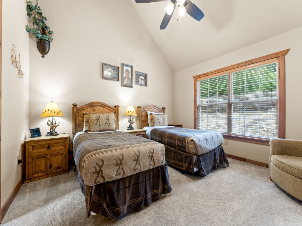 SBL49 -Dakota Lodge Vacation Rental in Branson West - RedAwning