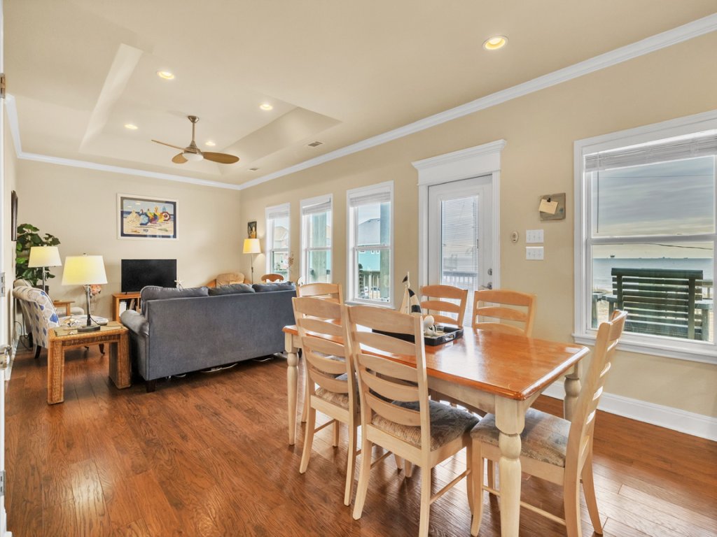 Sea Song Vacation Rental in Texas - RedAwning