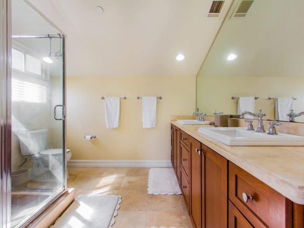 209 38th St B | Relaxing Rooftop w/ Nice Views Sleeps 6 Vacation Rental in Newport Beach - RedAwning