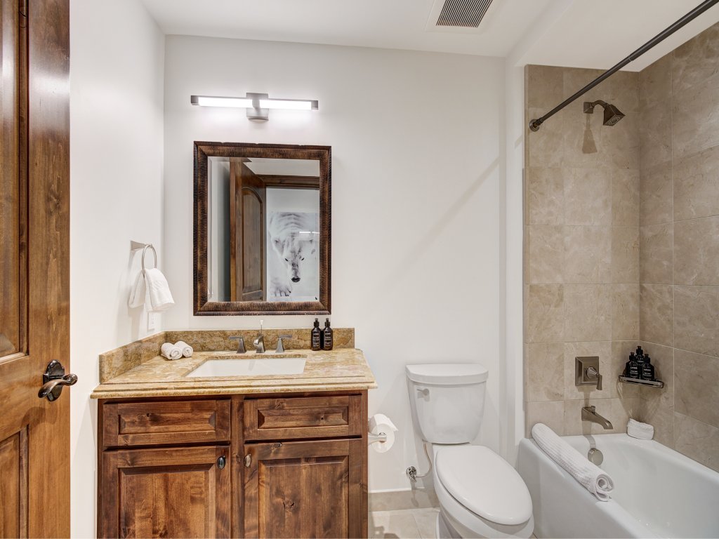 Vail Village Private 4 BR Residence w Full Kitchen Save 20% on 7+ Nights! Vacation Rental in Vail - RedAwning