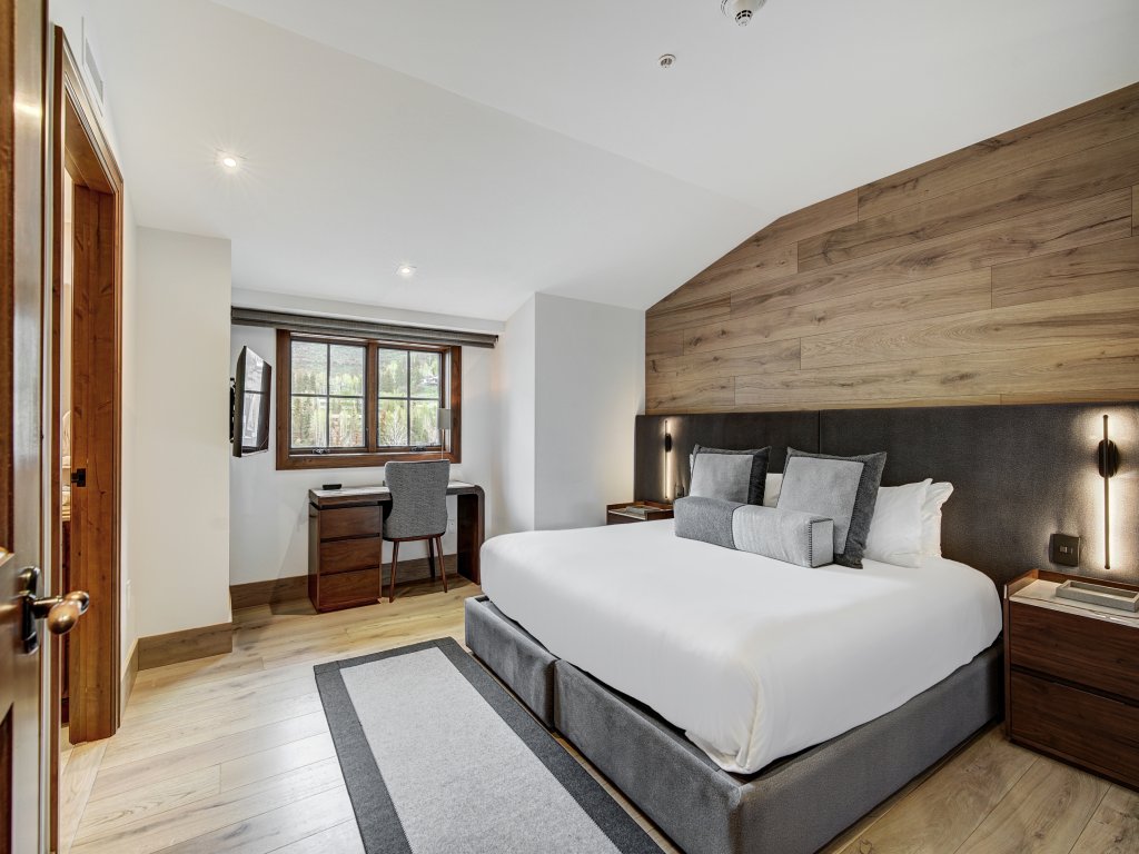 Vail Village Private 4 BR Residence w Full Kitchen Save 20% on 7+ Nights! Vacation Rental in Vail - RedAwning