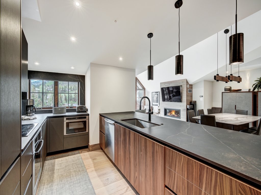 Vail Village Private 4 BR Residence w Full Kitchen Save 20% on 7+ Nights! Vacation Rental in Vail - RedAwning