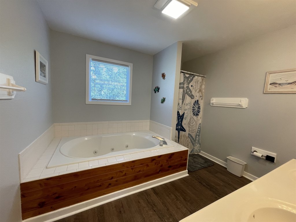 HATTERAS HIDEAWAY Vacation Rental in North Carolina - RedAwning