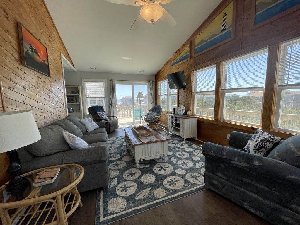 HATTERAS HIDEAWAY Vacation Rental in North Carolina - RedAwning