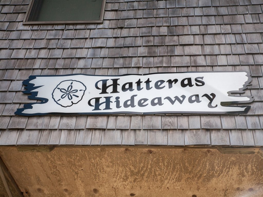 HATTERAS HIDEAWAY Vacation Rental in North Carolina - RedAwning