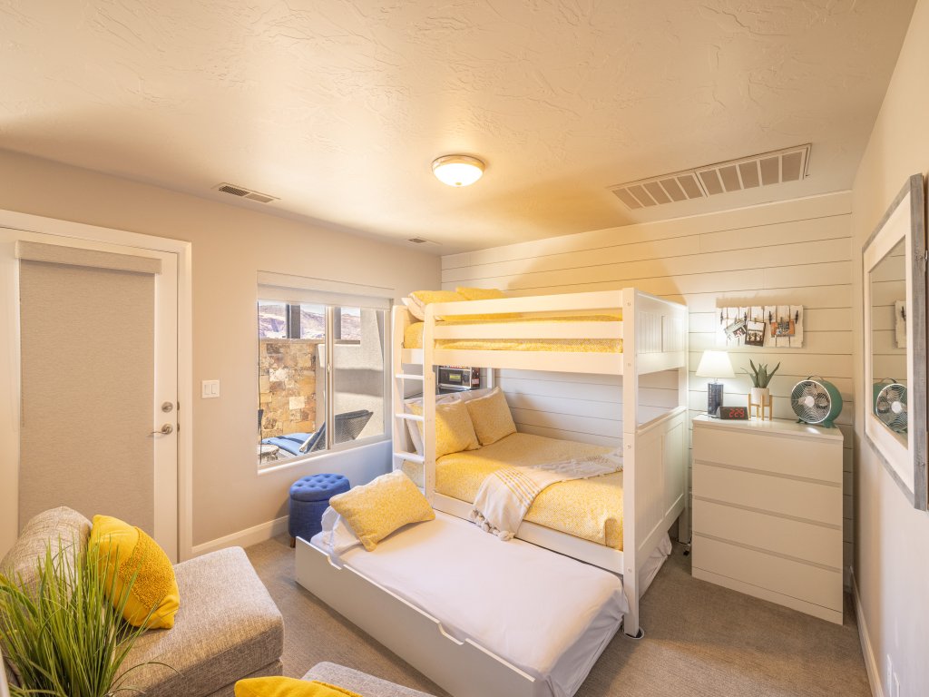 Sunrise On The 9th Vacation Rental in St. George - RedAwning