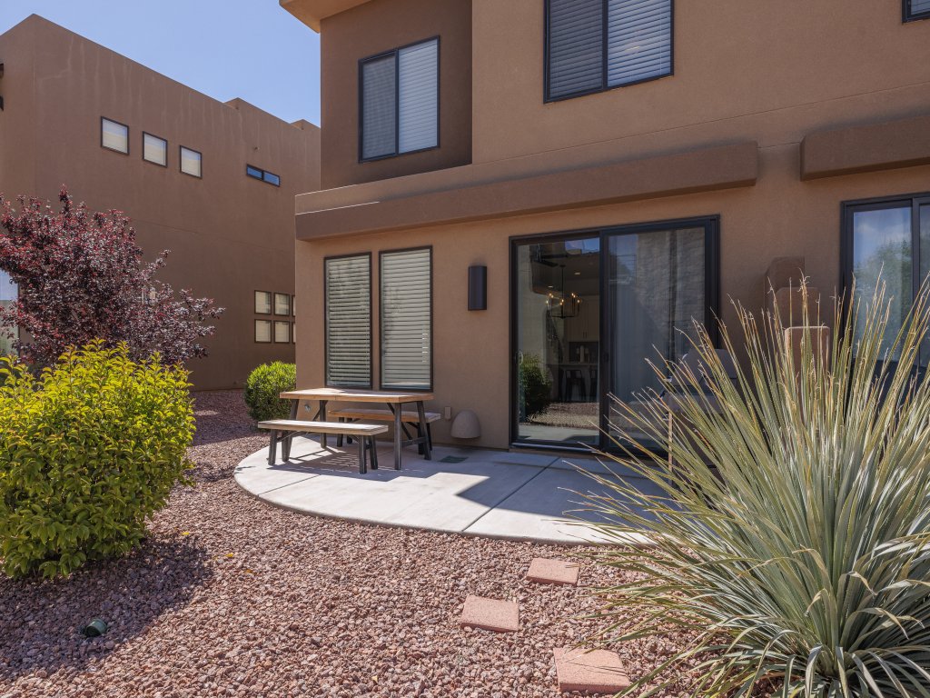 Snow Canyon Escape Vacation Rental in St. George - RedAwning