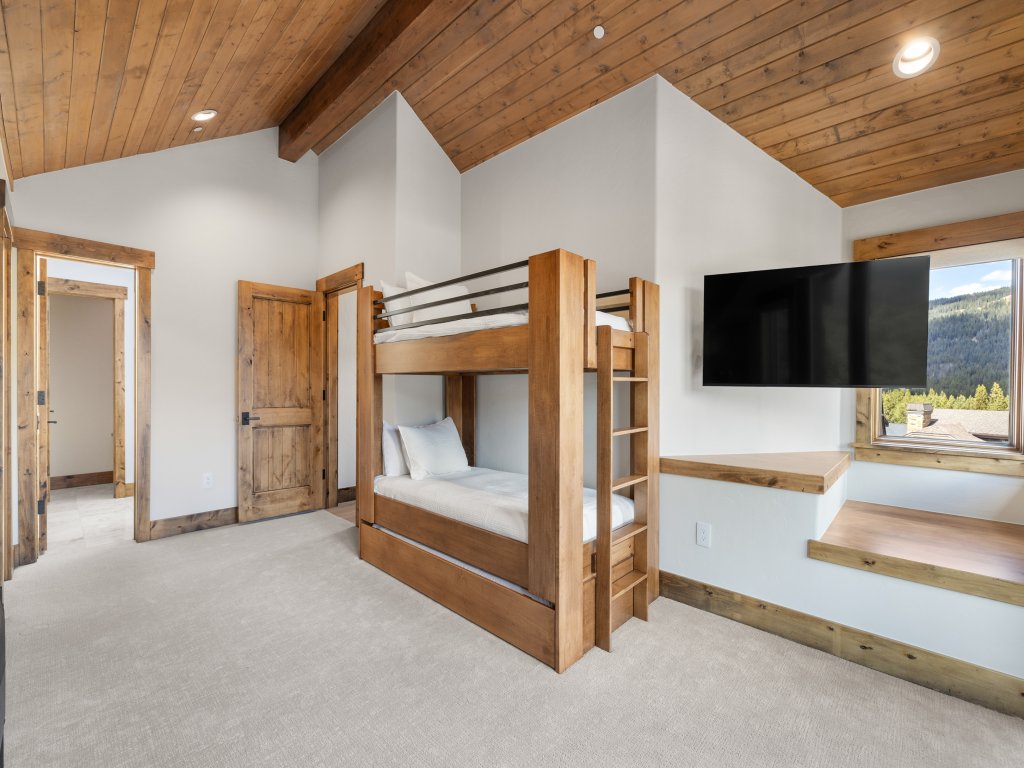 Beautiful Executive Ski-In Ski-Out Rooftop Hot tub - LR962 Vacation Rental in Copper Mountain - RedAwning