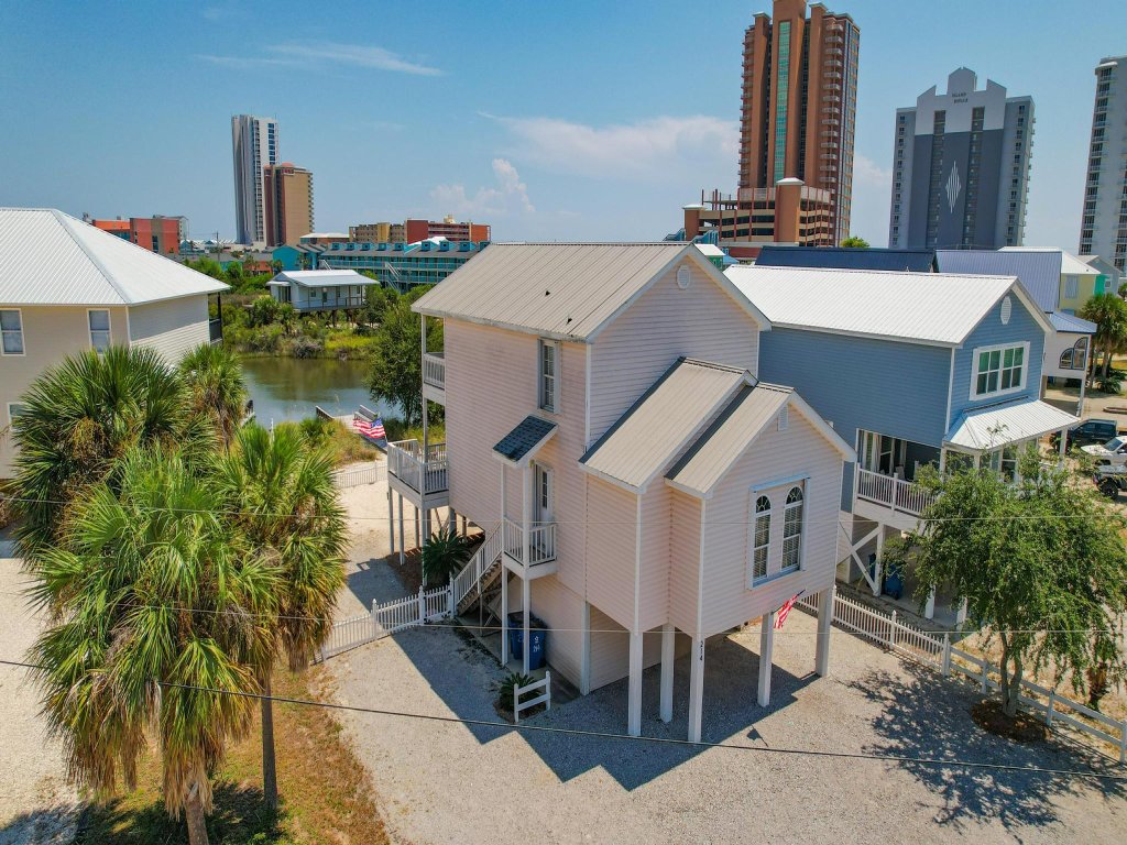 Coast Awhile Vacation Rental in Gulf Shores - RedAwning