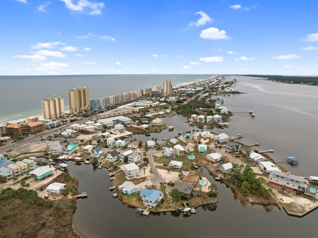 Coast Awhile Vacation Rental in Gulf Shores - RedAwning