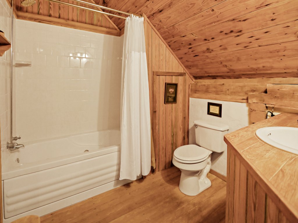 AB Butler's Dog Trot - Cumberland River Suite Vacation Rental in Fredericksburg - RedAwning