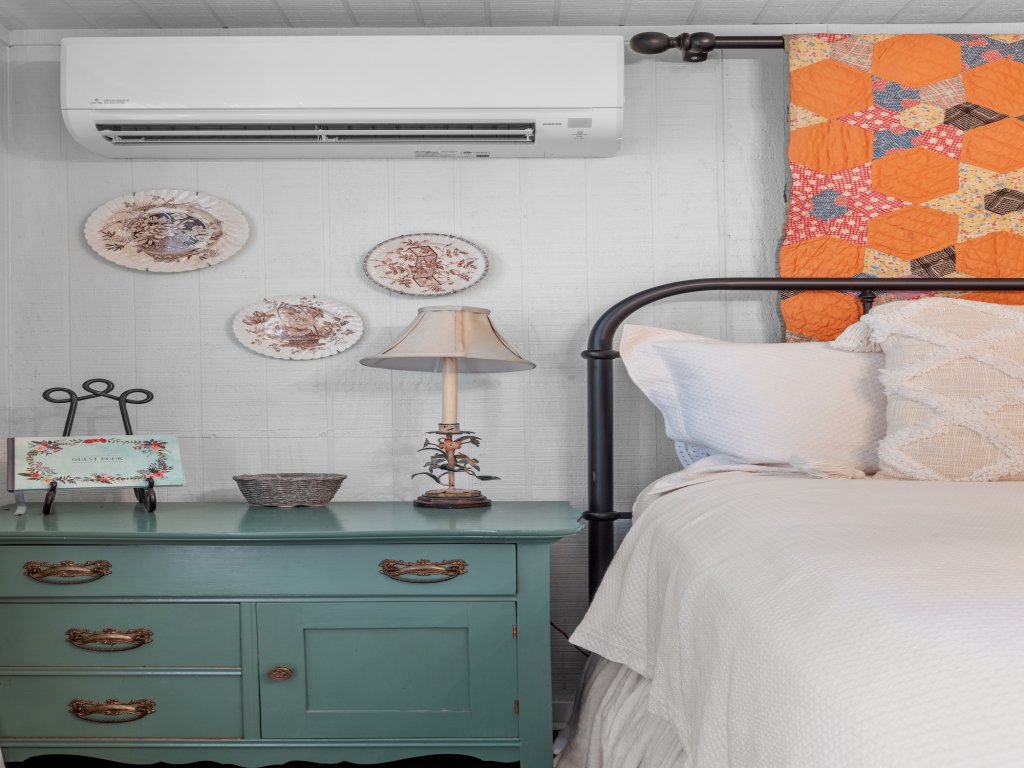 Serendipity Cottage Vacation Rental in Fredericksburg - RedAwning