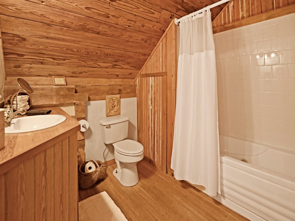 AB Butlers Dog Trot - Marshall Creek Suite Vacation Rental in Fredericksburg - RedAwning