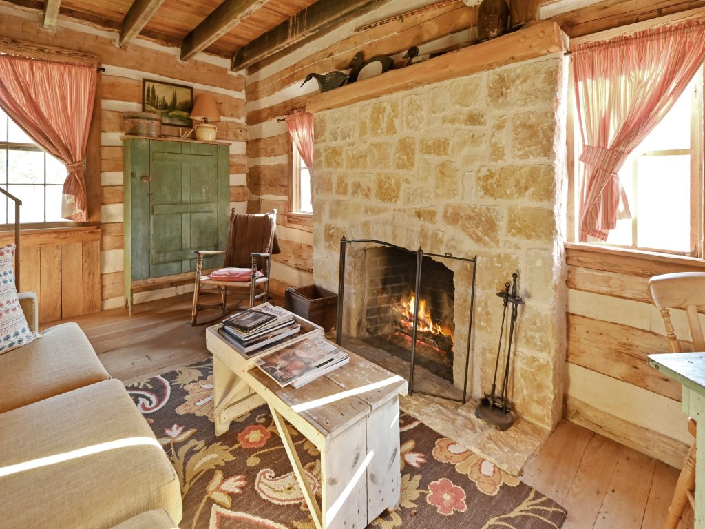AB Butlers Dog Trot - Marshall Creek Suite Vacation Rental in Fredericksburg - RedAwning