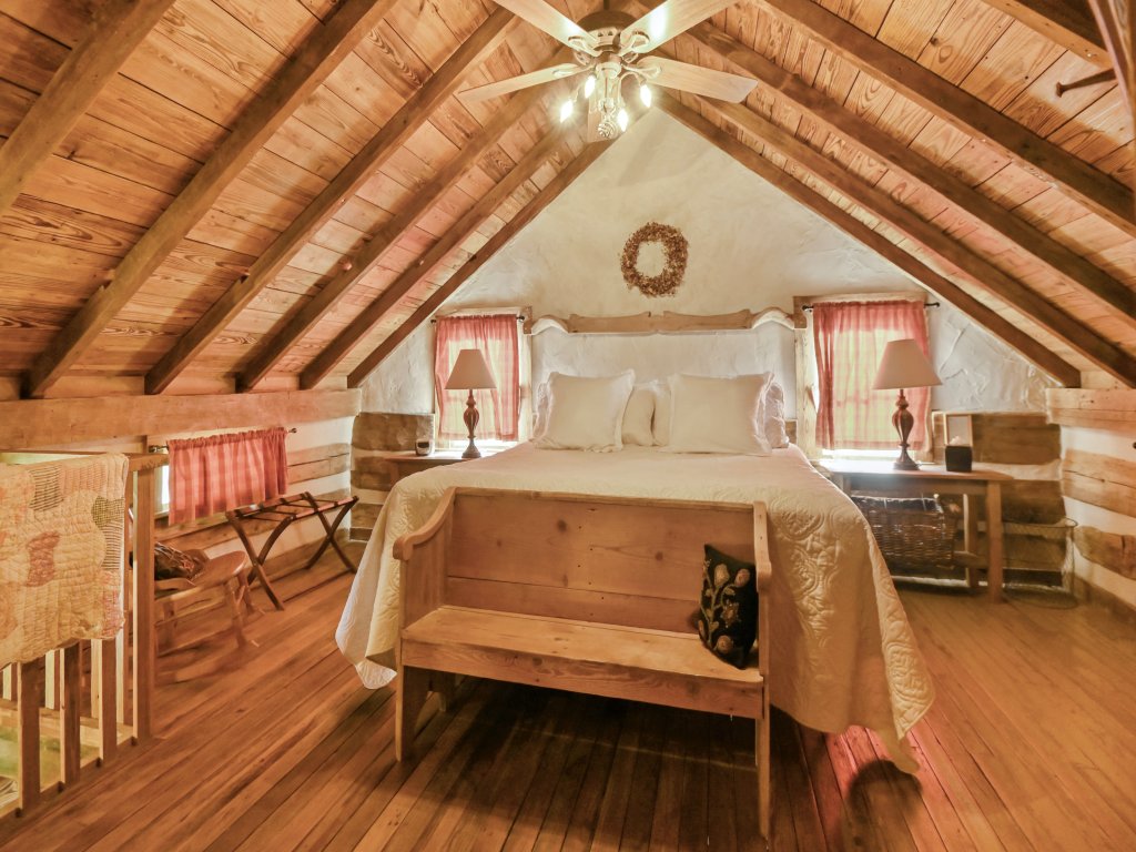 AB Butlers Dog Trot - Marshall Creek Suite Vacation Rental in Fredericksburg - RedAwning