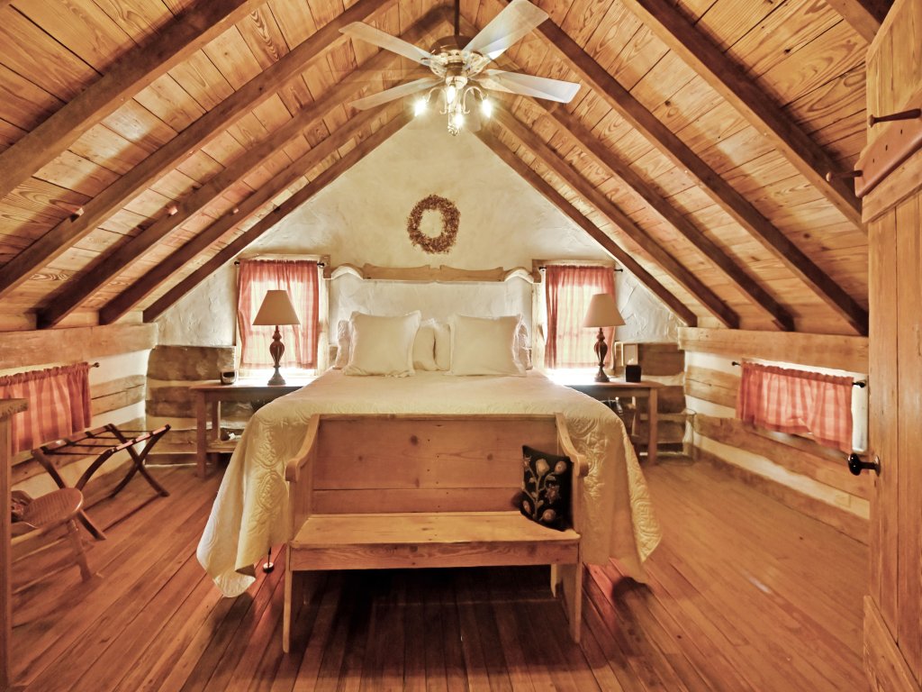AB Butlers Dog Trot - Marshall Creek Suite Vacation Rental in Fredericksburg - RedAwning