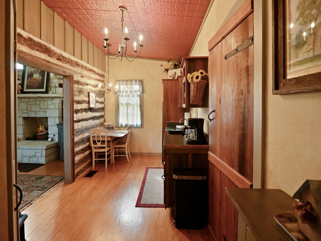 Cabins on Knopp School-Chula Vista Cabin Vacation Rental in Fredericksburg - RedAwning