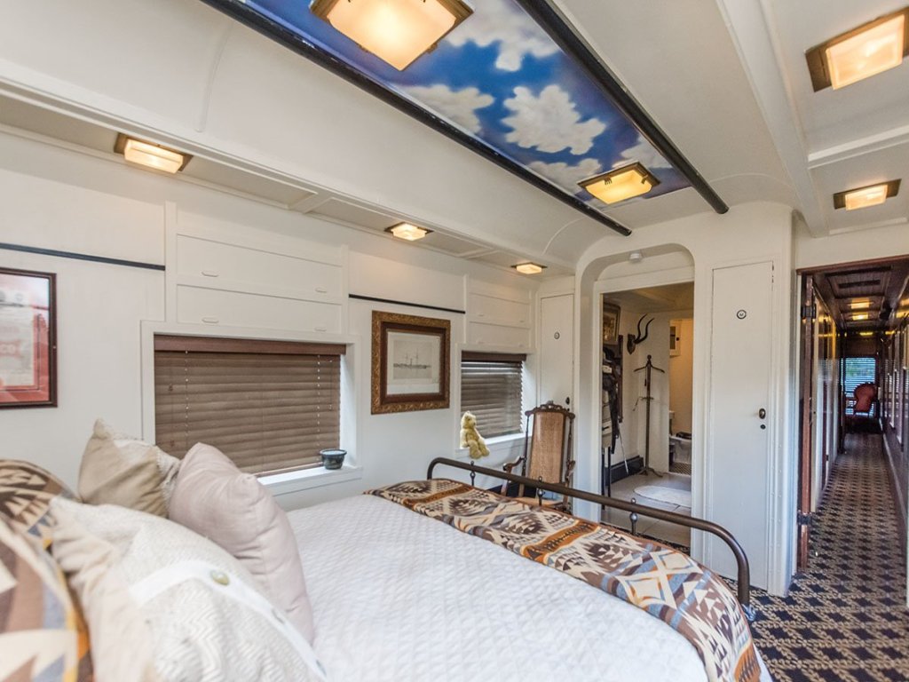 Pullman Train Car Vacation Rental in Fredericksburg - RedAwning