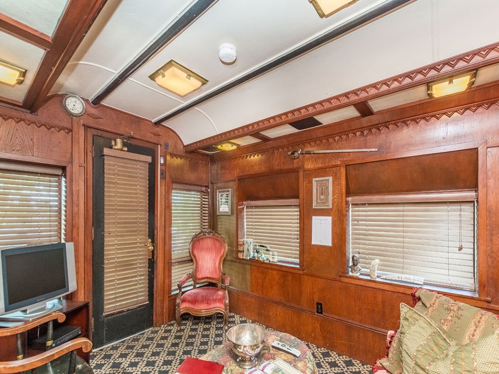Pullman Train Car Vacation Rental in Fredericksburg - RedAwning