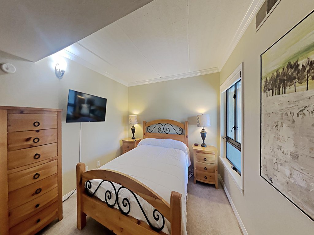 Spacious 3 Bed 3 Bath Condo with 3 Spas and Great View - Just Steps Away from Ski Adventure! (Unit 310 at 1849) Vacation Rental in Mammoth Lakes - RedAwning