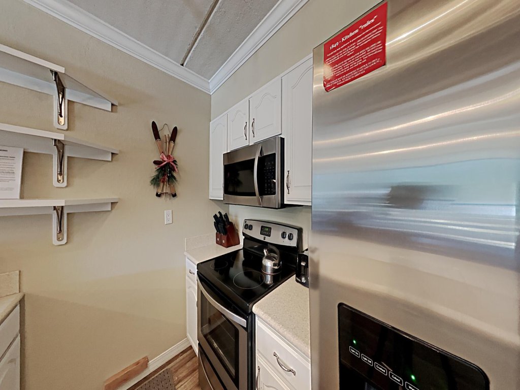 Spacious 3 Bed 3 Bath Condo with 3 Spas and Great View - Just Steps Away from Ski Adventure! (Unit 310 at 1849) Vacation Rental in Mammoth Lakes - RedAwning