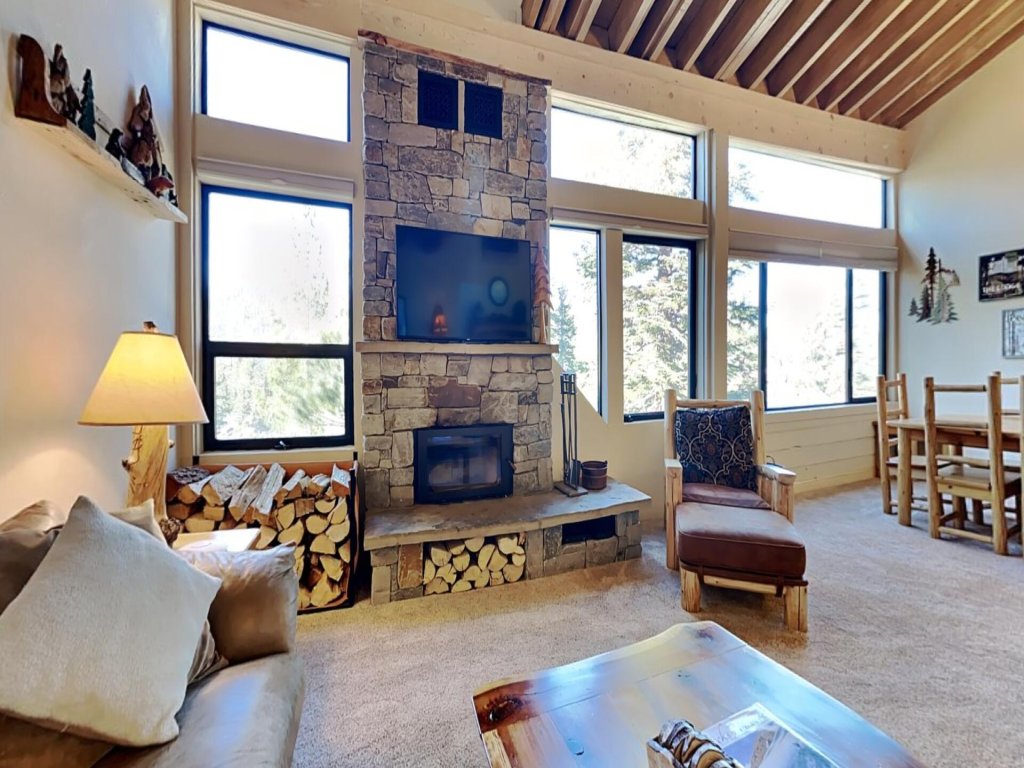 Beautiful 2 BR with 2 Full Lofts SLOPESIDE In Quiet Canyon Neighborhood! (Unit 662 at 1849) Vacation Rental in Mammoth Lakes - RedAwning