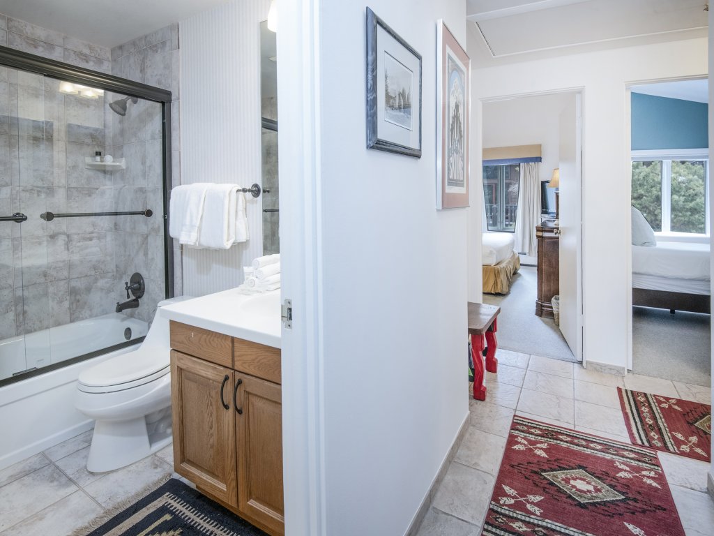 All Seasons G4 Vacation Rental in Vail - RedAwning