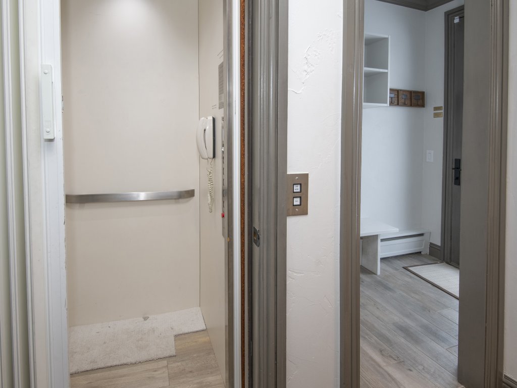 Ski In Ski Out Townhome in Rocky Mountain Access to Elkhorn Chairlift Vacation Rental in Beaver Creek - RedAwning