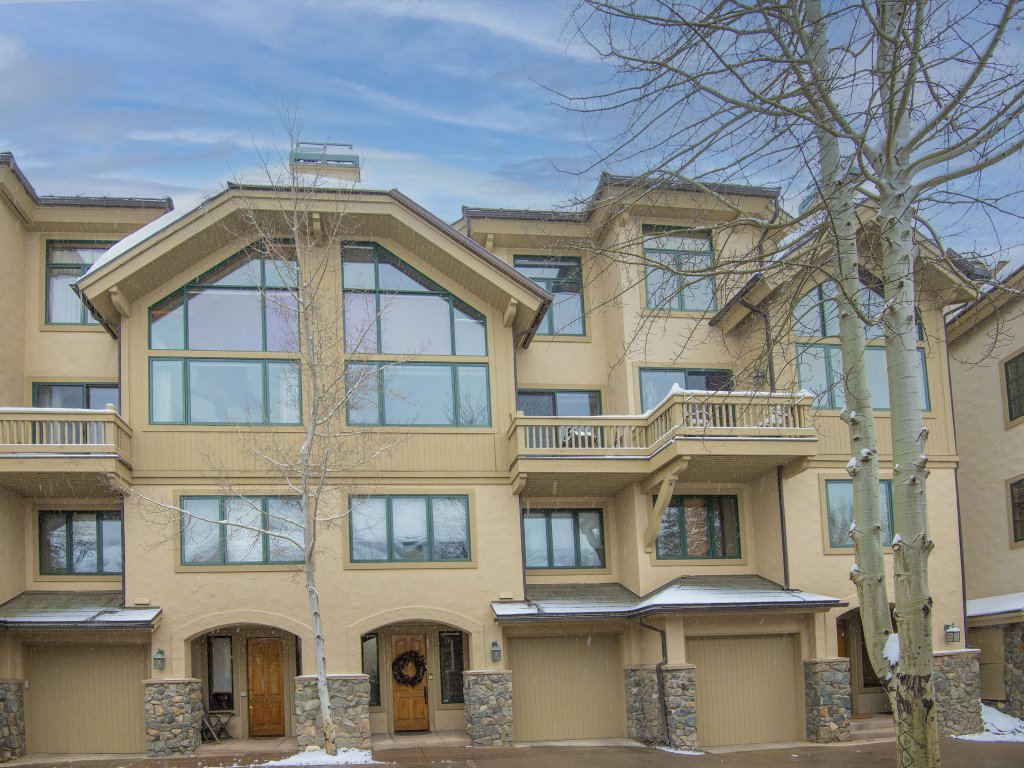 Ski In Ski Out Townhome in Rocky Mountain Access to Elkhorn Chairlift Vacation Rental in Beaver Creek - RedAwning
