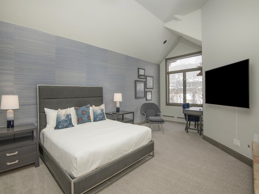 Ski In Ski Out Townhome in Rocky Mountain Access to Elkhorn Chairlift Vacation Rental in Beaver Creek - RedAwning