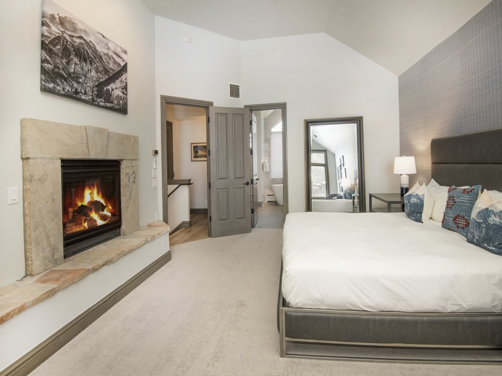 Ski In Ski Out Townhome in Rocky Mountain Access to Elkhorn Chairlift Vacation Rental in Beaver Creek - RedAwning