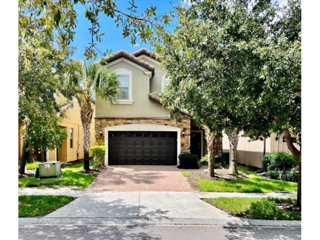 Beautifully Updated Near All The Action! Gated Vacation Rental in Kissimmee - RedAwning